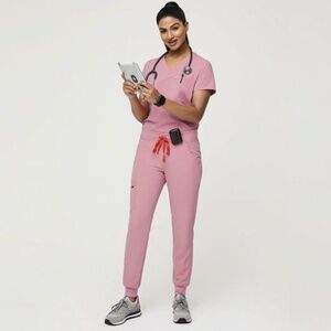 Figs Scrub Set in Chalk Pink